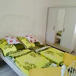 Kisvasut Vendeghaz Apartment *