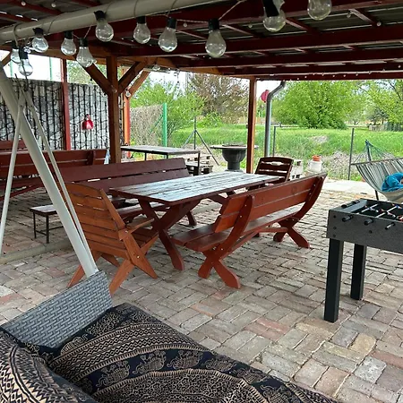 Apartment Kisvasut Vendeghaz *