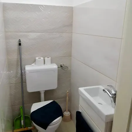 Apartment Kisvasut Vendeghaz *