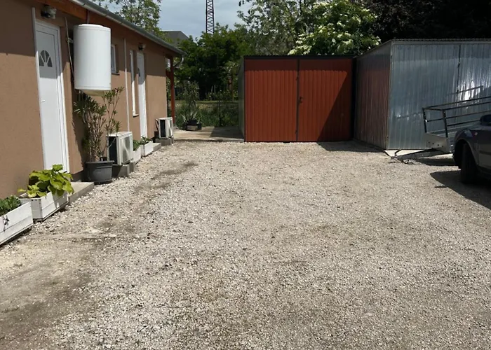 Kisvasut Vendeghaz Apartment *